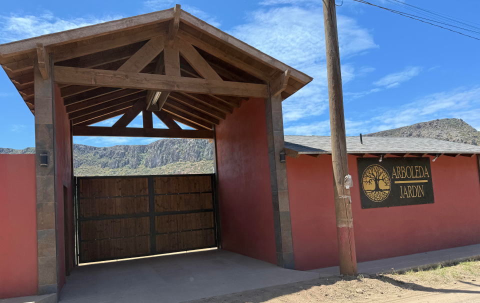 Front of Arbolida Jardin